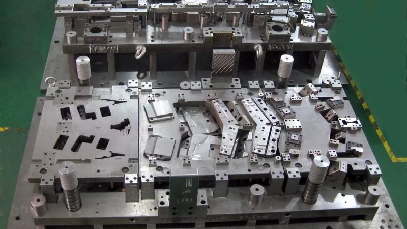 高光面塑胶模具：工艺揭秘与关键要点