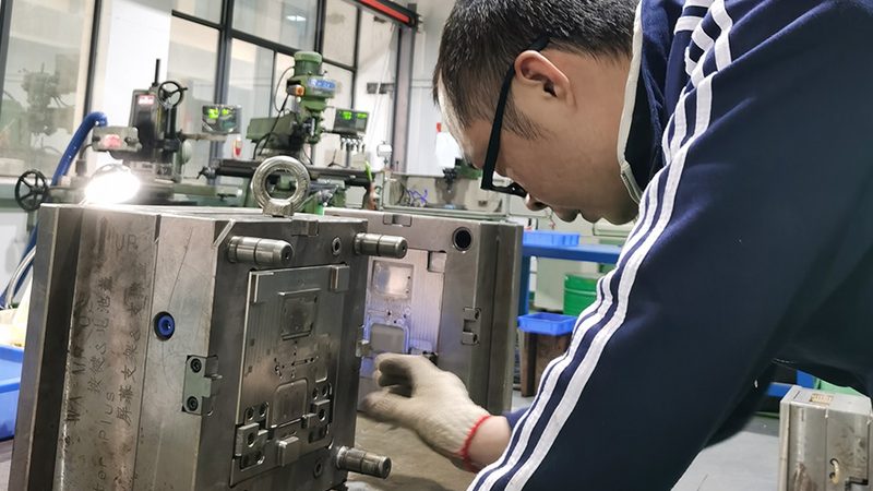 食品吸塑模具定制：揭秘定制价格背后的关键因素**